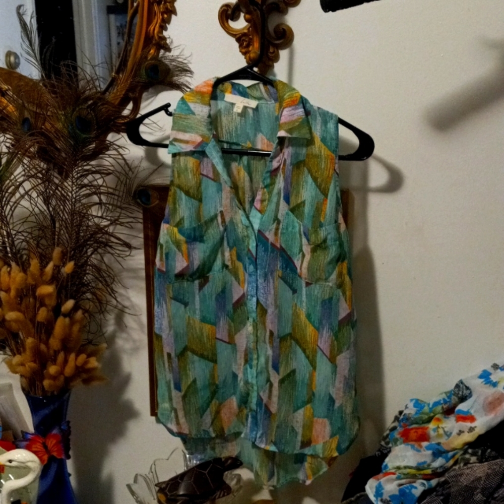 A Lush brand Sheer top super cute 2 front pockets